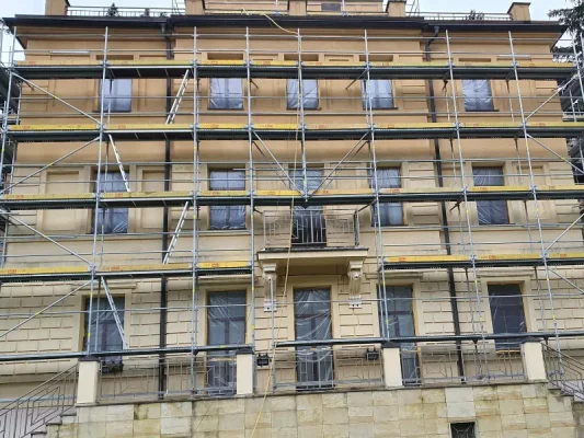 repasovanie okien na budove